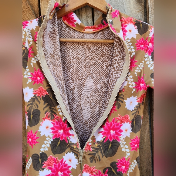 NWT ACACIA SWIMWEAR Ehukai Fullpc Lei Day Womens Size M Swimsuit - Picture 7 of 9